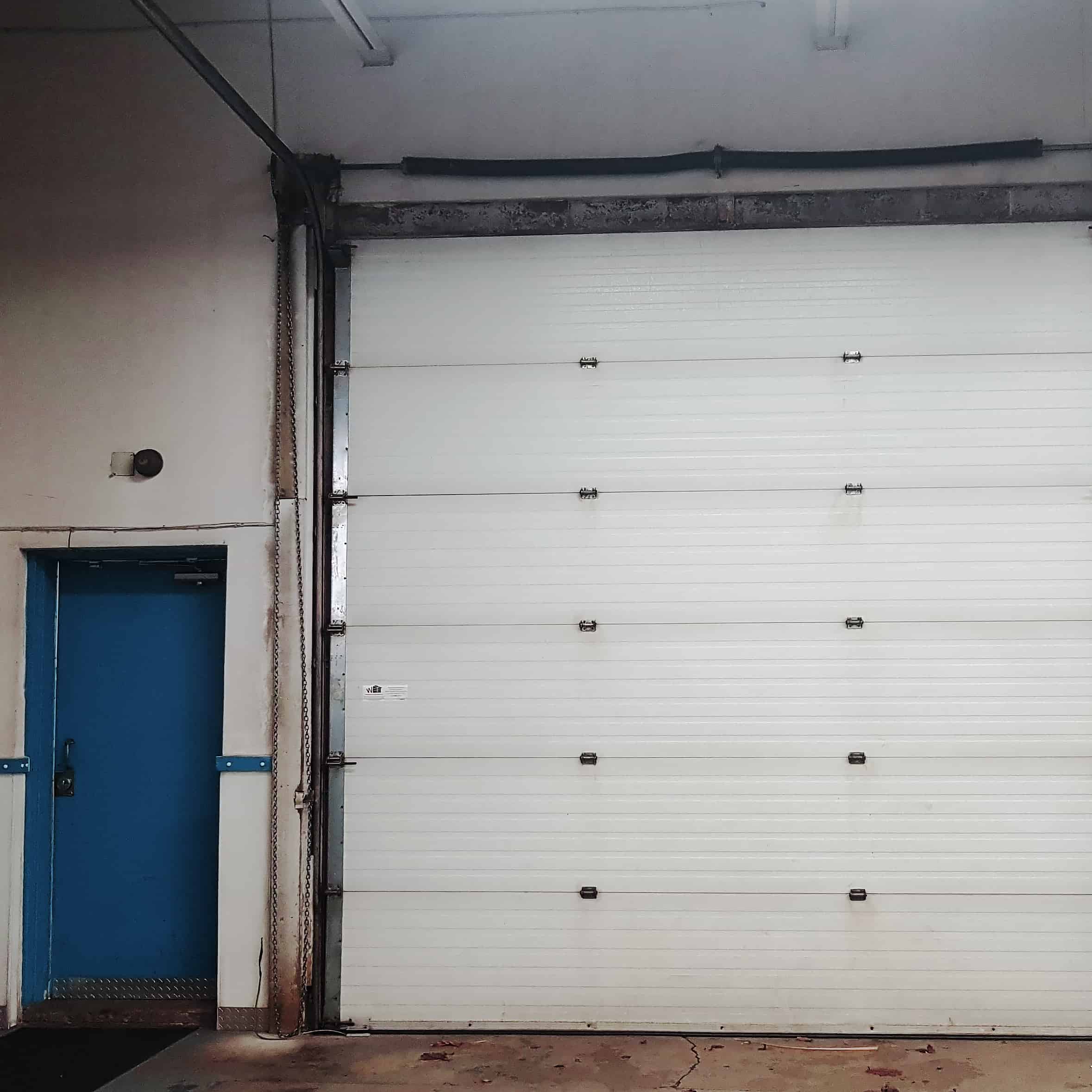 picture of overhead door